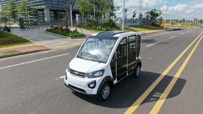 封闭式巡逻车