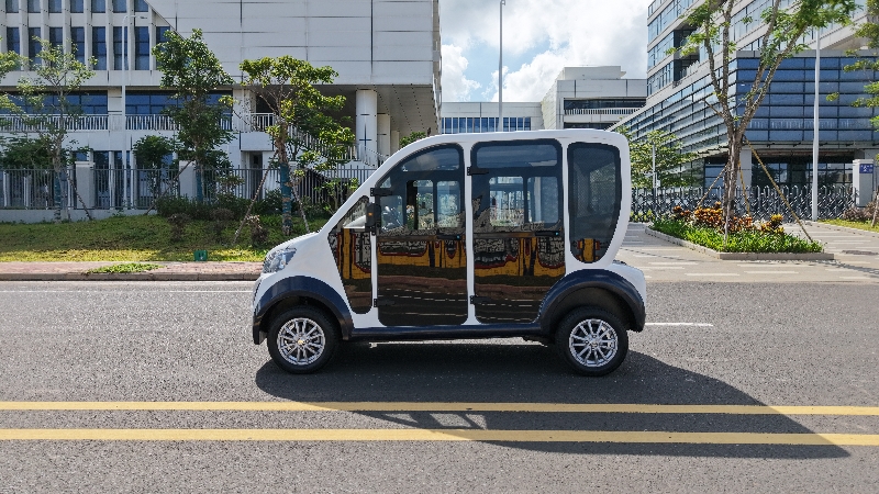 封闭式巡逻车